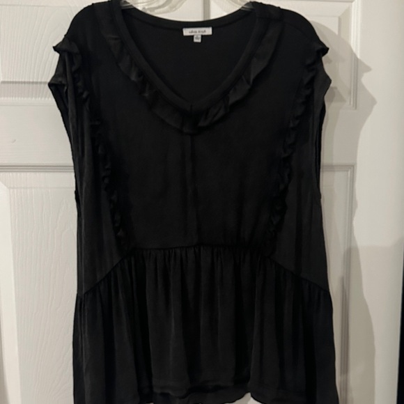 white birch Tops - white birch Black Ruffled V-Neck Tunic Top